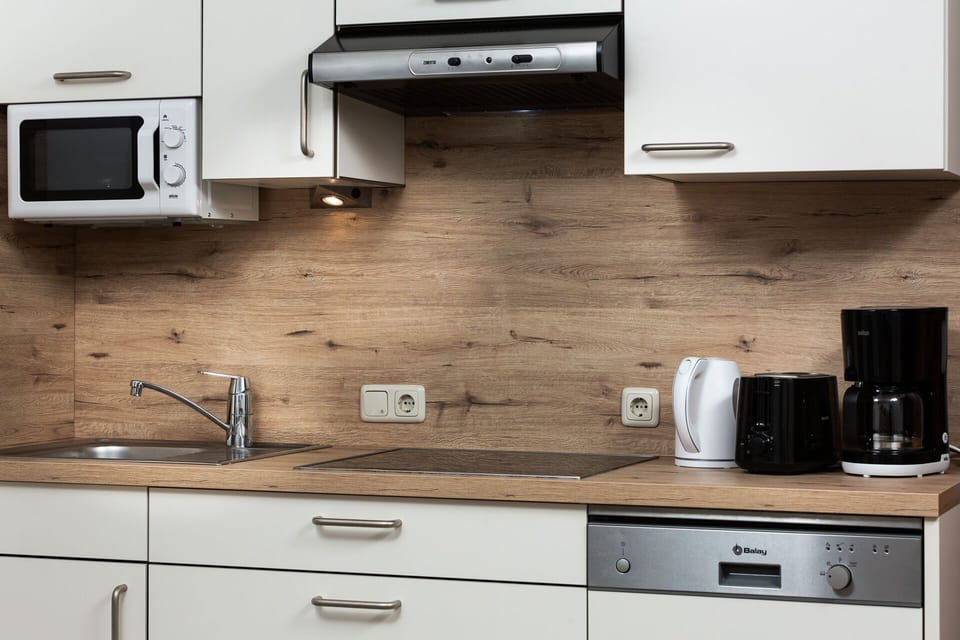 Comfort Apartment, 1 Bedroom, Kitchen, Garden View | Private kitchen | Full-size fridge, microwave, coffee/tea maker, electric kettle