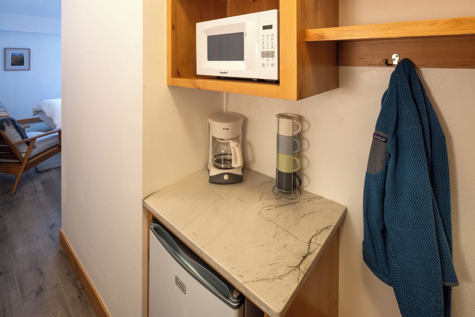 405: Hotel Room Lock-off | Coffee and/or coffee maker