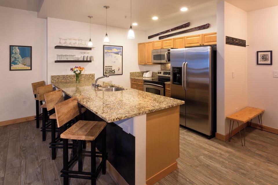 202: 1 bedroom/2 bath Condo | Private kitchen | Coffee/tea maker, paper towels