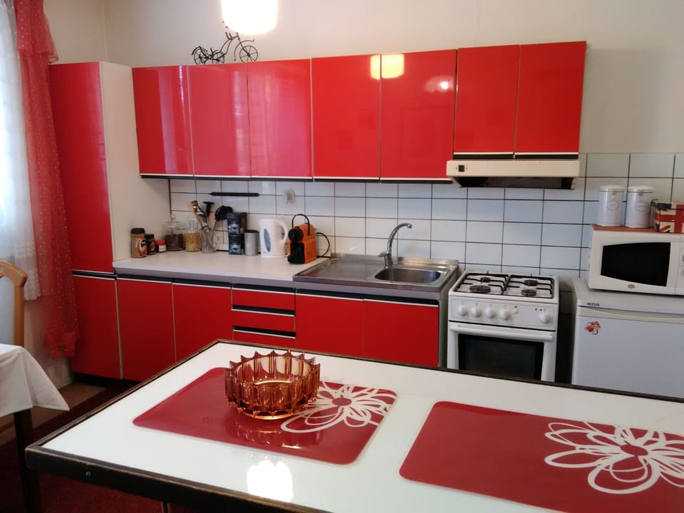 Apartment | Private kitchen | Fridge, microwave, oven, stovetop