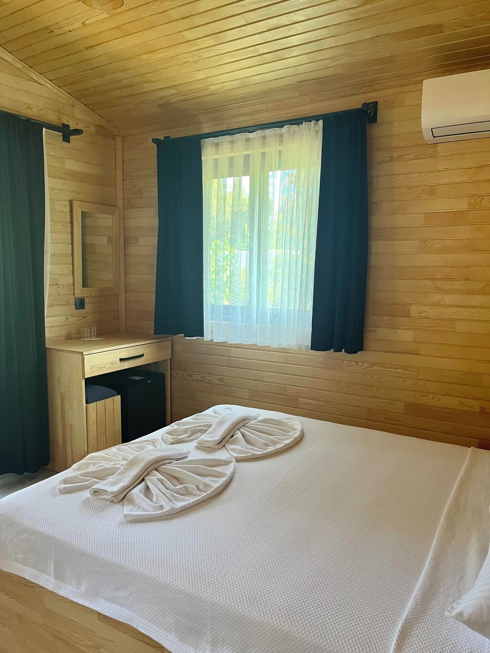 Superior Tree House | Minibar, desk, WiFi (free), bed sheets