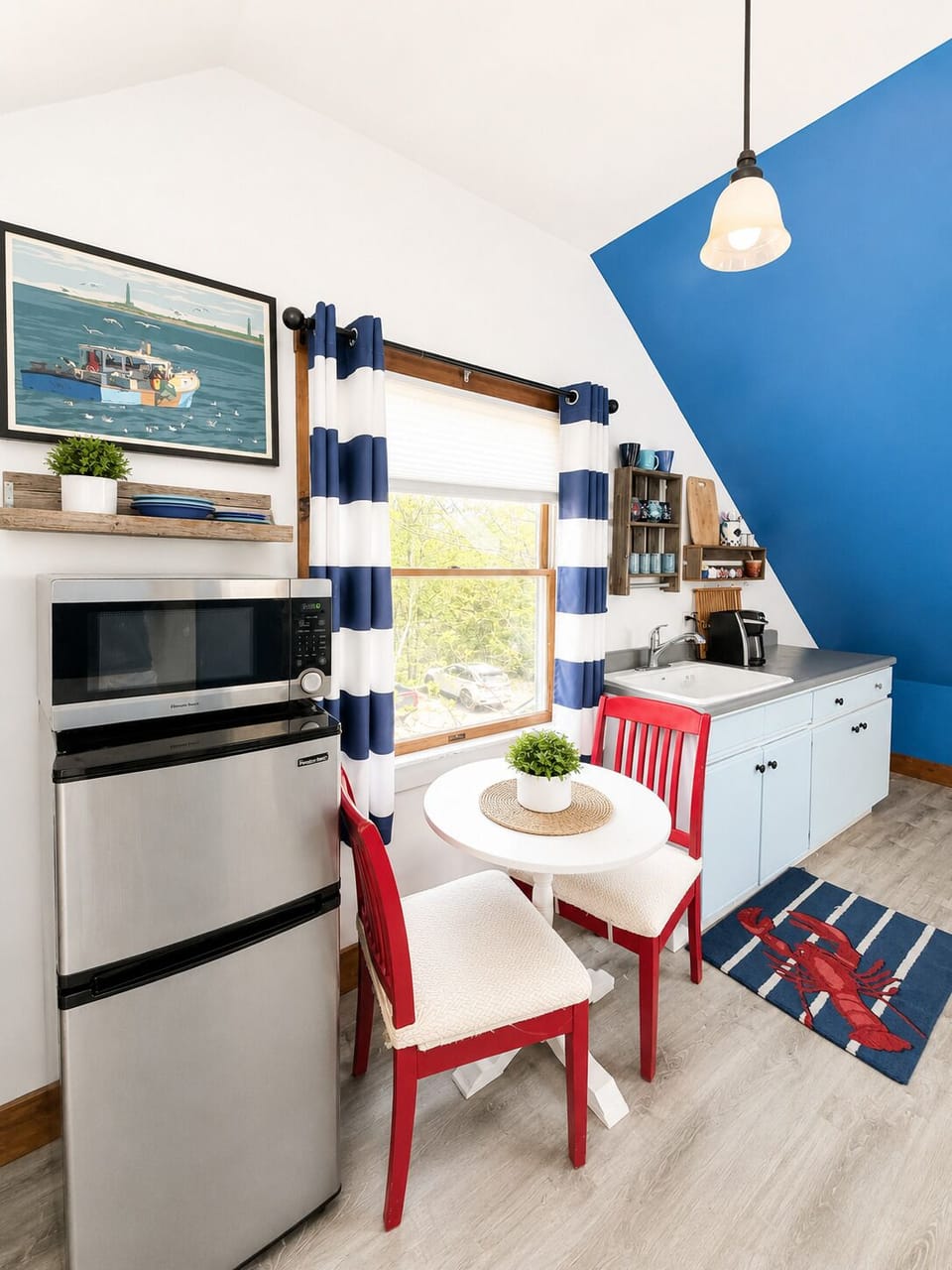 Pet Friendly Studio, 1 queen bed, Kitchenette | Premium bedding, individually decorated, individually furnished