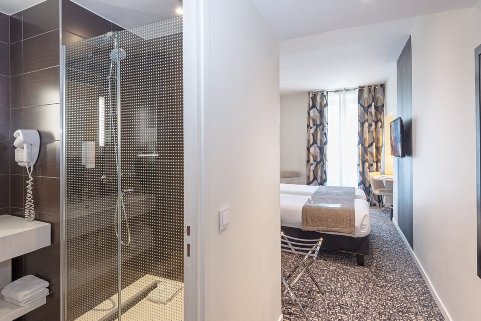 Minibar, in-room safe, individually decorated, individually furnished