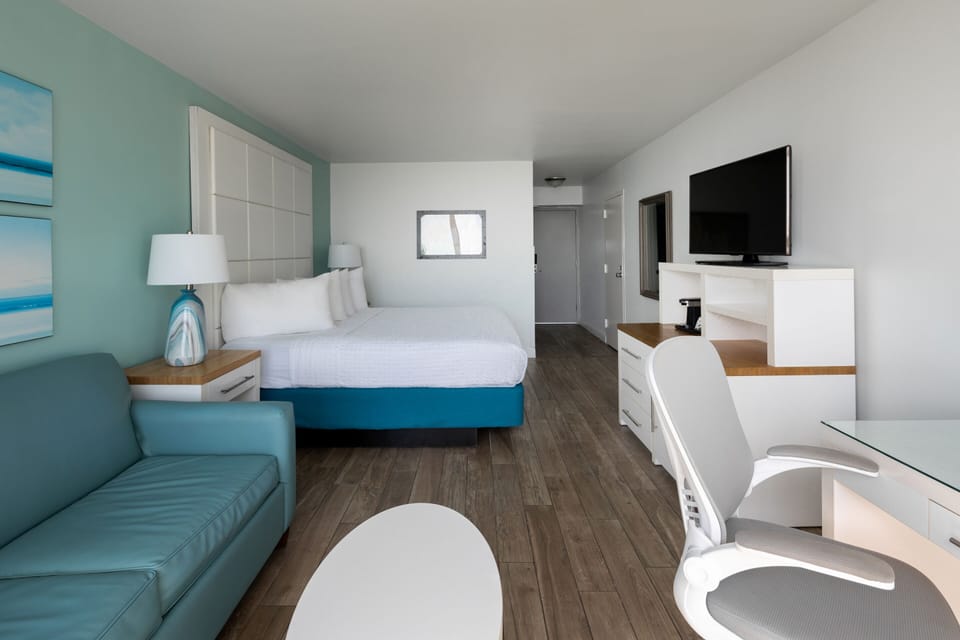Hypo-allergenic bedding, pillowtop beds, in-room safe, desk