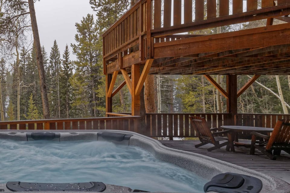 The lower deck features forest views and an eight-person jacuzzi tub.