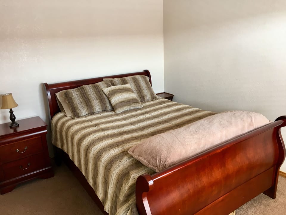 Second Bedroom with Queen bed and closet. 