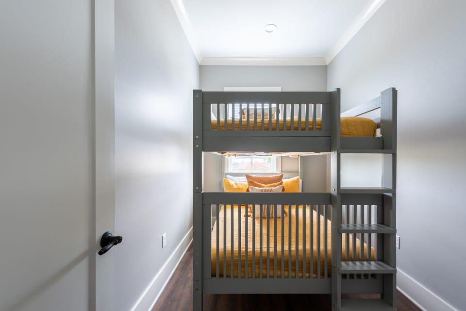  Full sized Bunk Bedroom