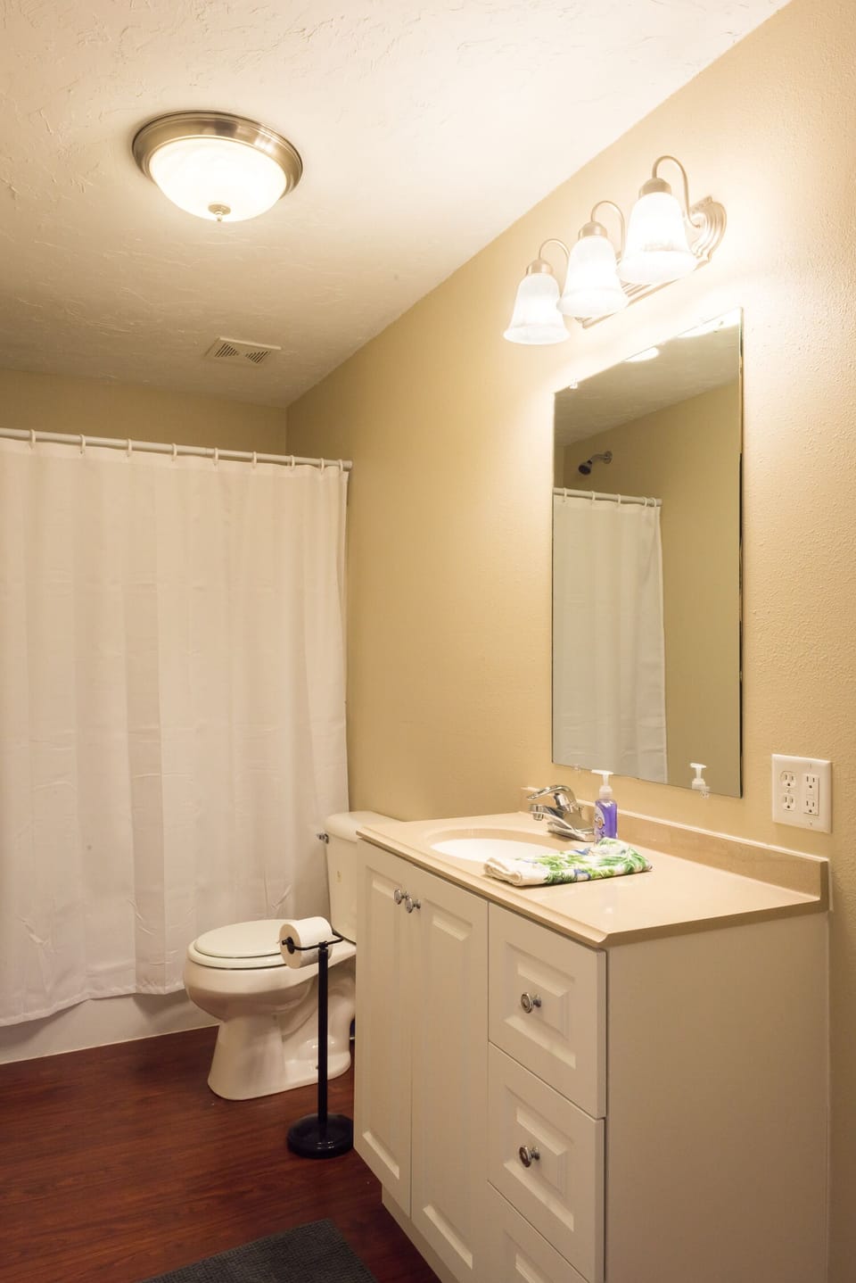 Bathroom 4- en-suite to bedroom 4