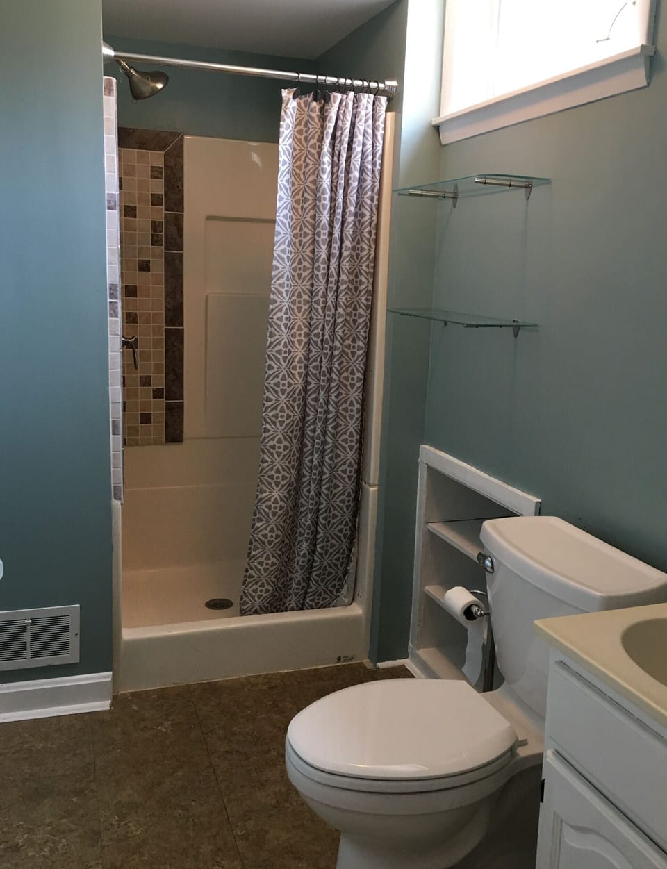 Bathroom 2-Upstair .Full bath 