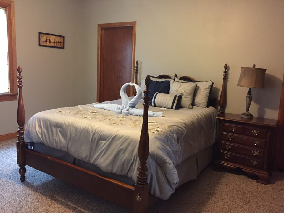Bedroom 1 - Downstairs with Queen bed 