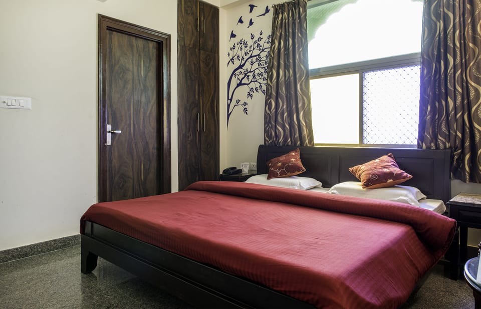 Desk, rollaway beds, free WiFi, bed sheets