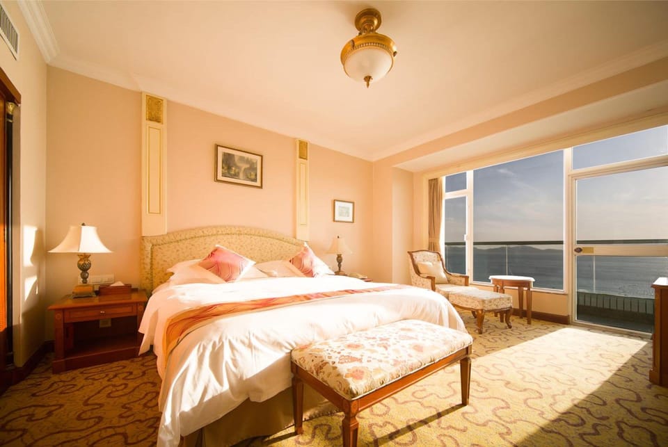 Executive Double Room With Sea View  | Blackout drapes, iron/ironing board (on request), WiFi (free)