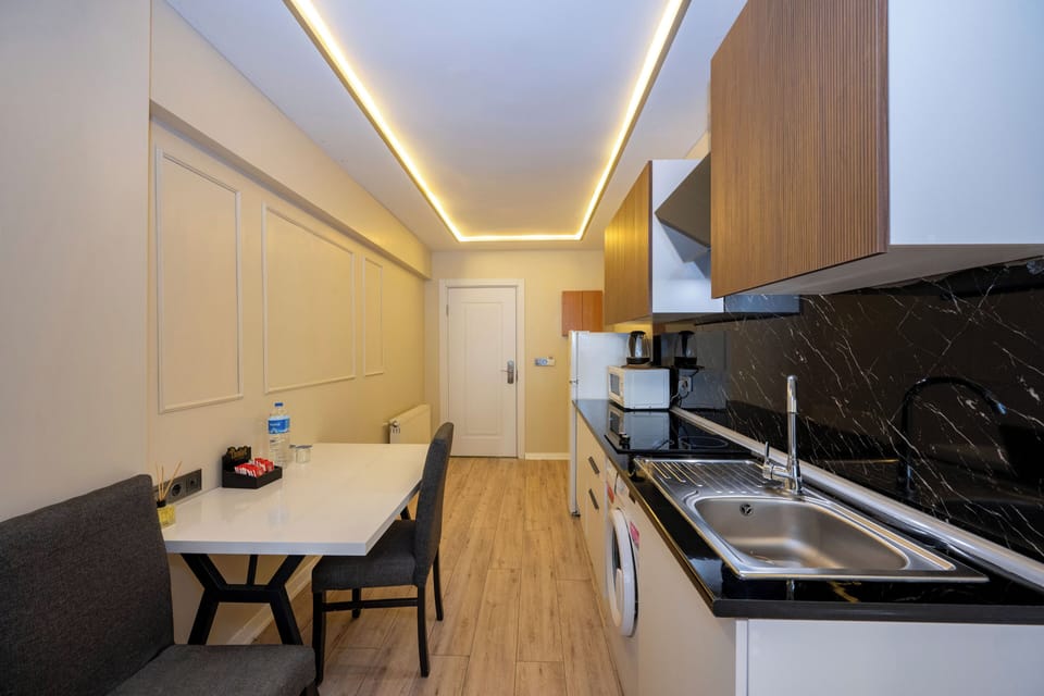 Family Room (King) | Living area | 32-inch LCD TV with satellite channels, TV