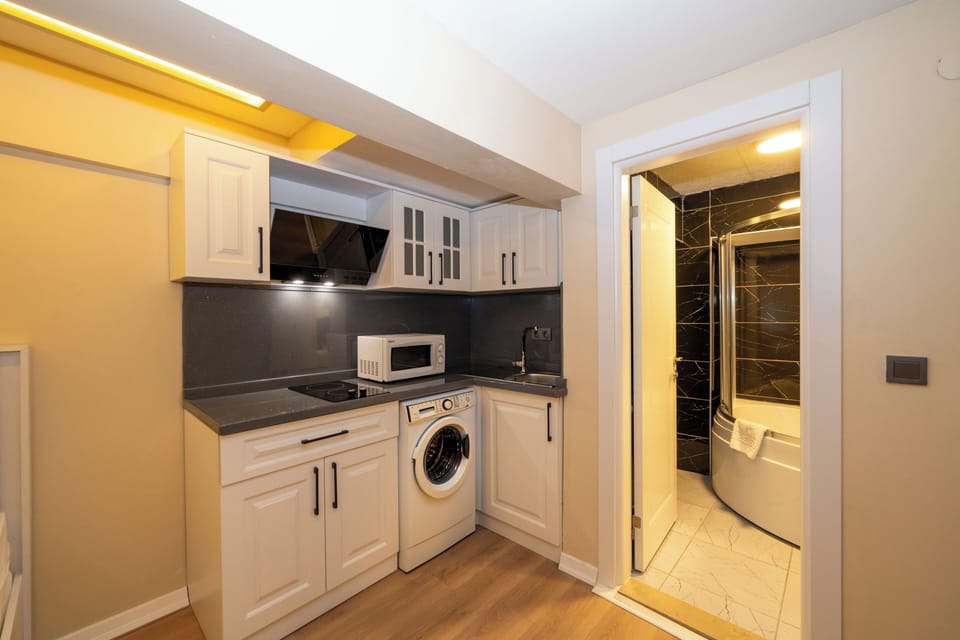 Family Room | Private kitchen | Fridge, microwave, stovetop, coffee/tea maker