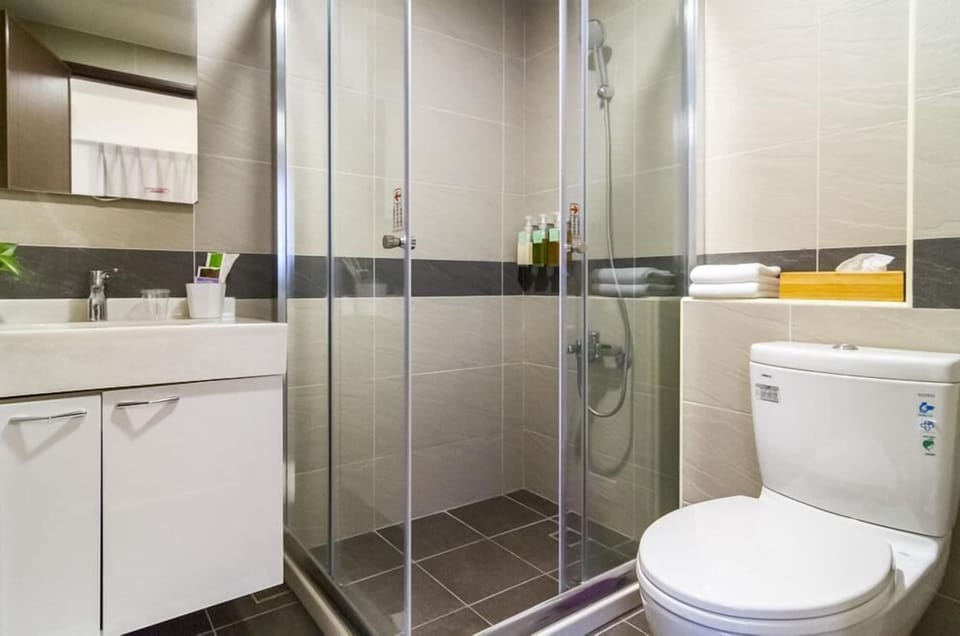 Superior Double Room (A302) | Bathroom shower