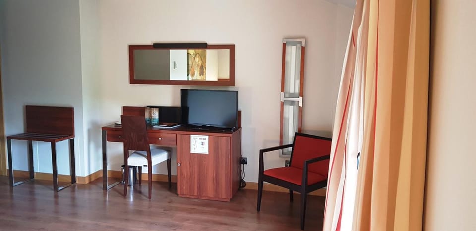 Minibar, in-room safe, desk, soundproofing