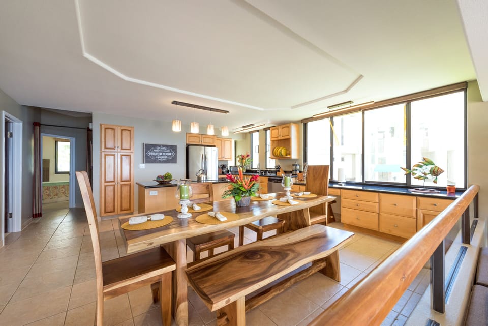 Dining Area with Lots of Seating
