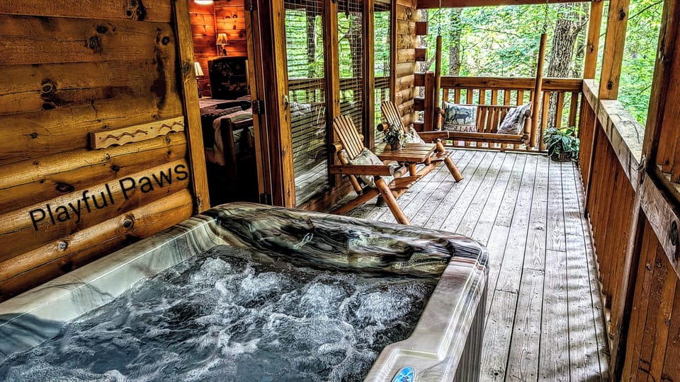 Hot tub, porch swing, privacy 