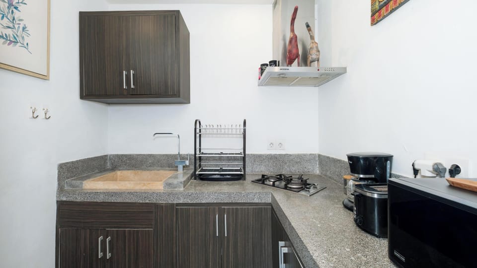 Family Villa | Private kitchen | Fridge, microwave, stovetop, coffee/tea maker
