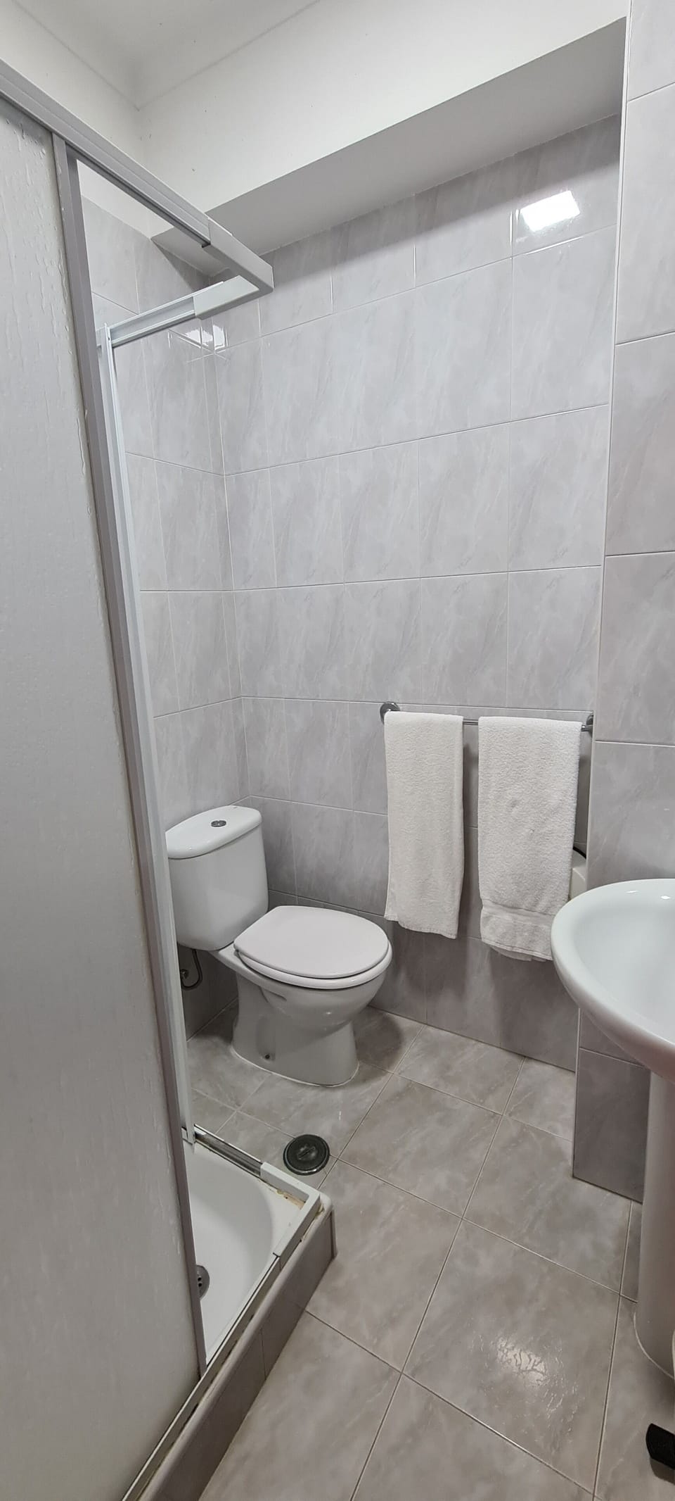 Shower, towels