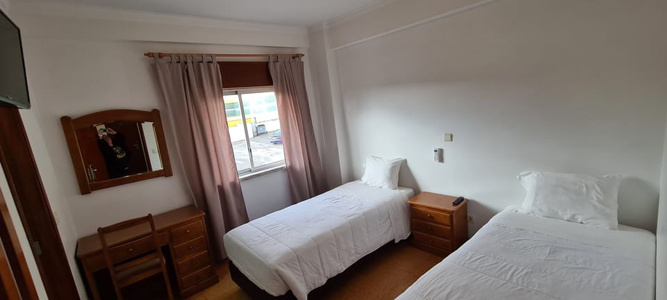 Twin Room | WiFi (free), bed sheets