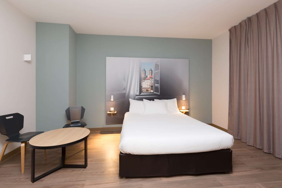 Pillowtop beds, desk, blackout drapes, soundproofing