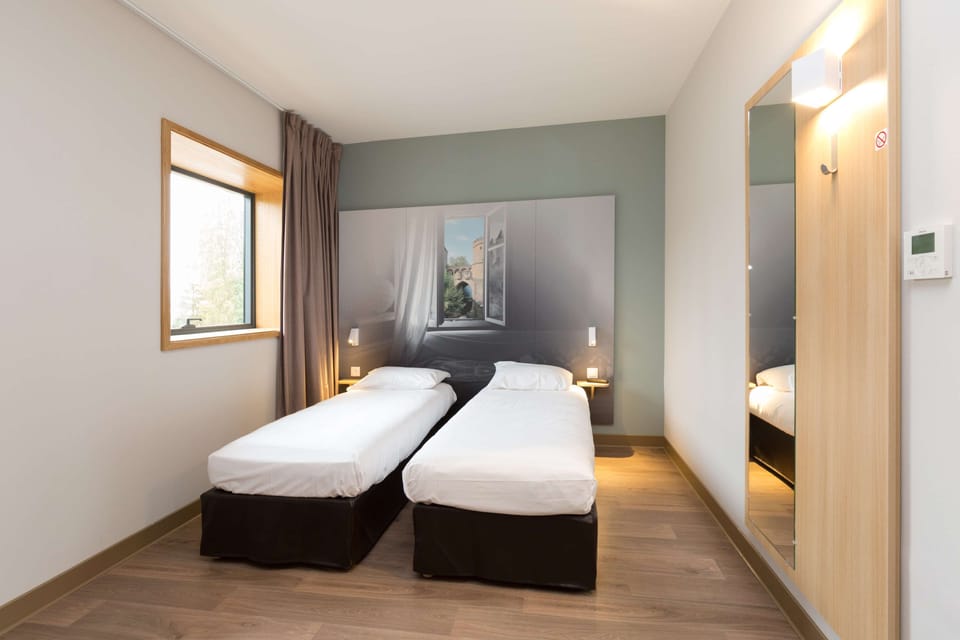 Standard Room, 2 Twin Beds | Pillowtop beds, desk, blackout drapes, soundproofing