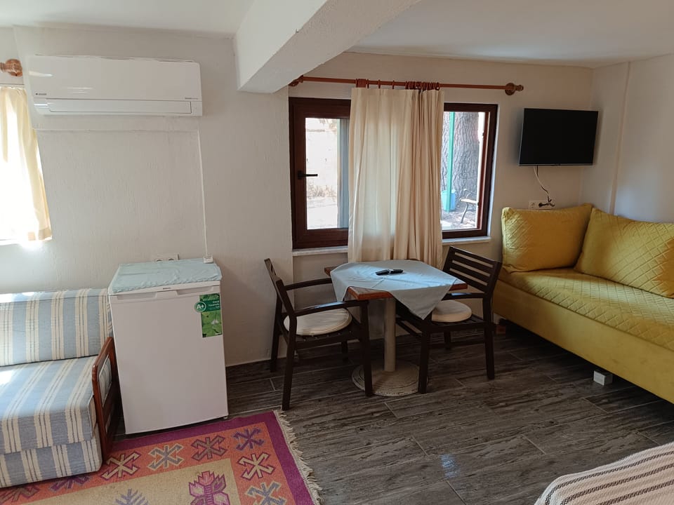 Basic Triple Room | Free WiFi