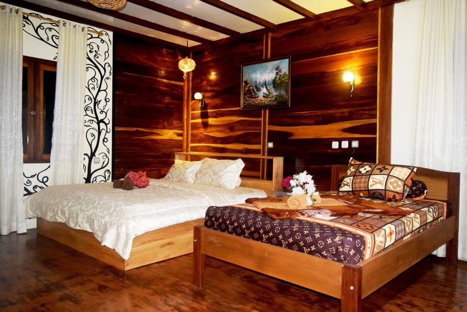 Family Suite | Premium bedding, desk, WiFi (free), bed sheets