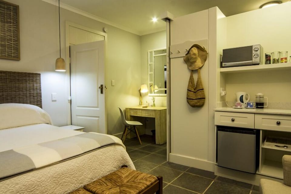 Premium bedding, in-room safe, individually decorated