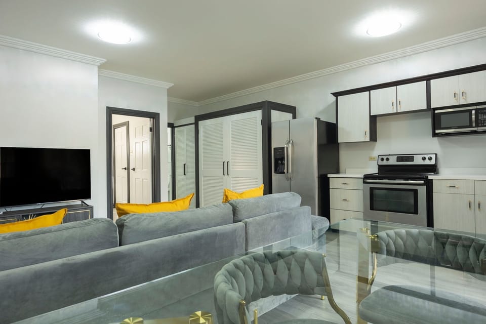Room, 1 Queen Bed | Living area | LED TV