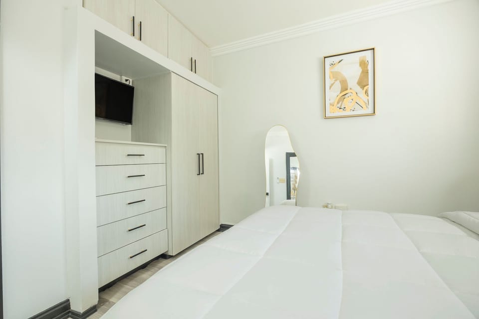 Room, 1 Queen Bed | 1 bedroom, pillowtop beds, iron/ironing board, free WiFi
