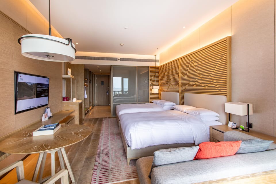 Premium bedding, down comforters, in-room safe, individually decorated
