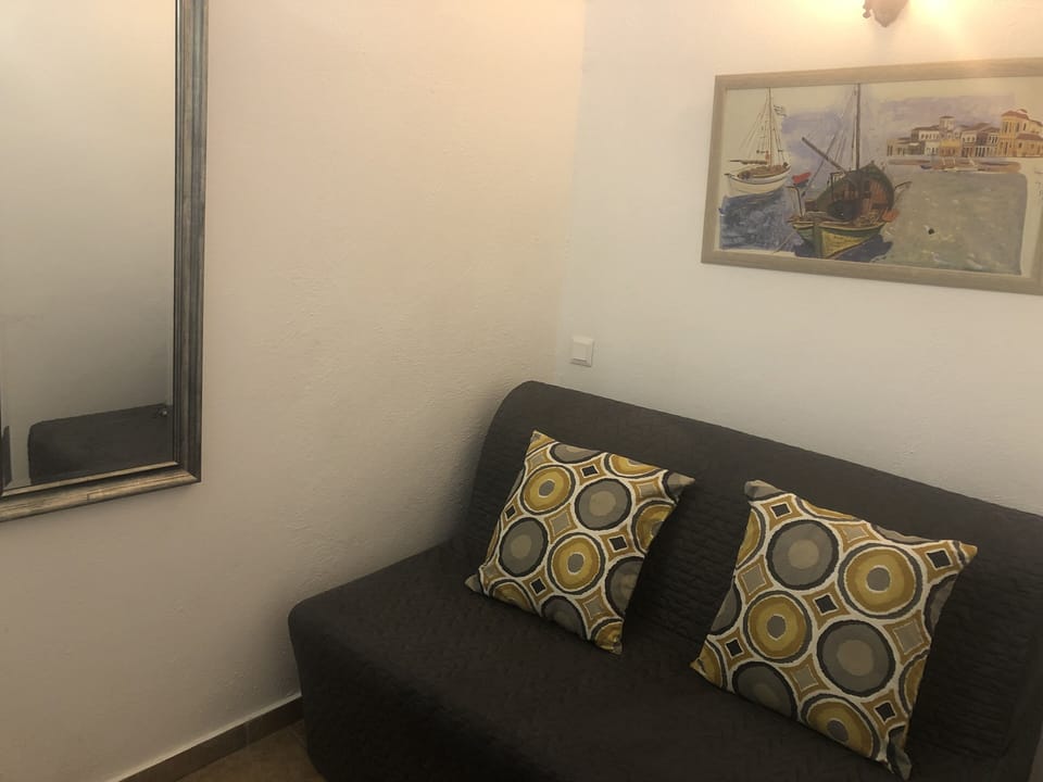 Superior Apartment with Terrace and outdoor Hot Tub | In-room safe, iron/ironing board, free WiFi, bed sheets