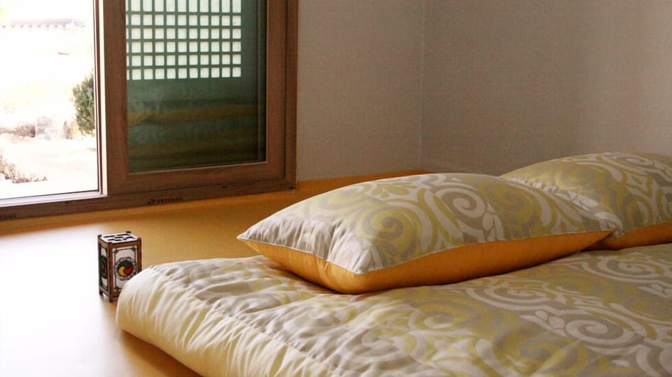 Basic Room (Japanese apricot flower) | Free WiFi, bed sheets