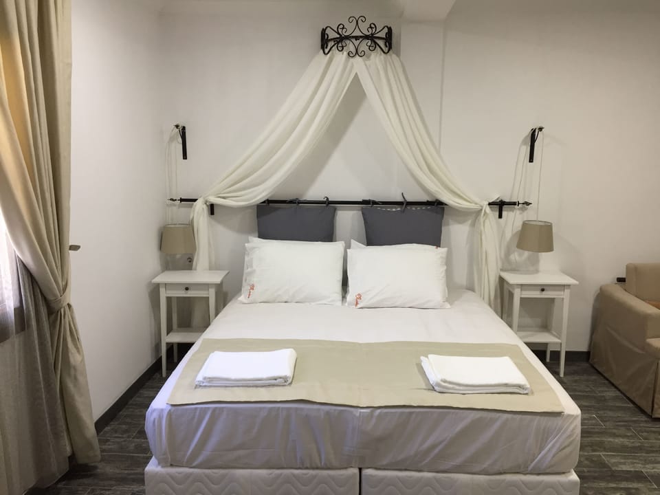 Standard Room, 1 Bedroom, Private Bathroom, City View | Free minibar, desk, soundproofing, rollaway beds