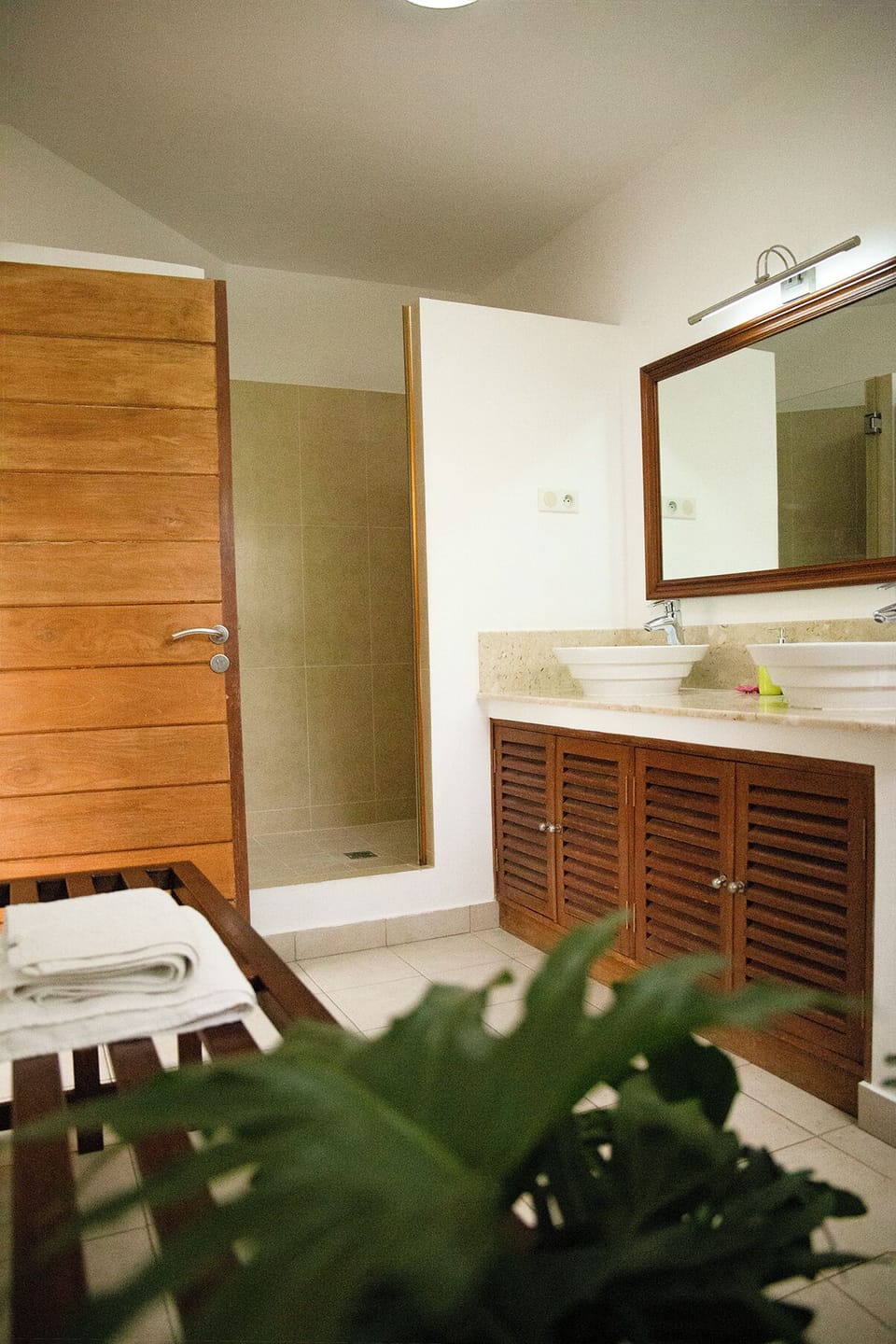 Deluxe Room, Balcony | Bathroom | Free toiletries, slippers, towels