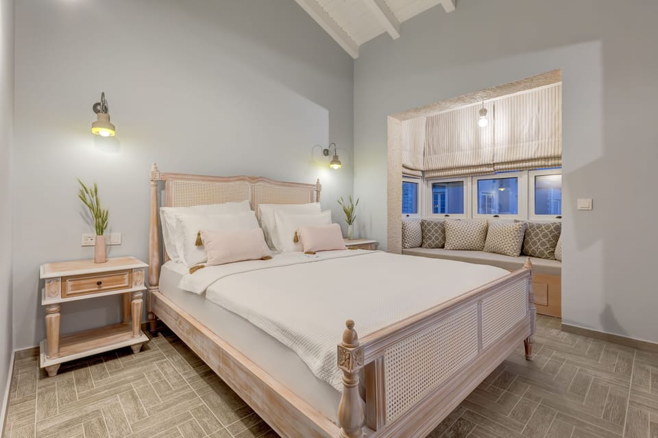Deluxe Double Room | Private kitchen | Coffee/tea maker, electric kettle