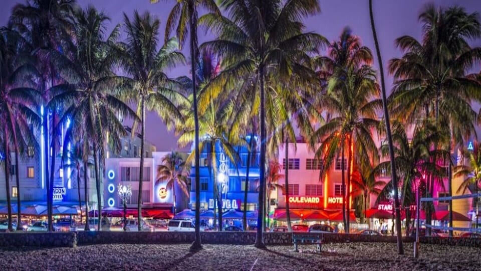 Walking distance to famous Ocean Dr activities