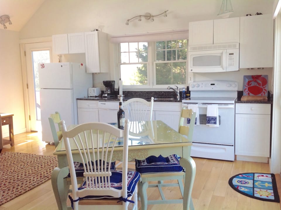 Spacious kitchen area--all amenities