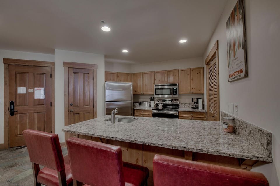 Counter seating for three