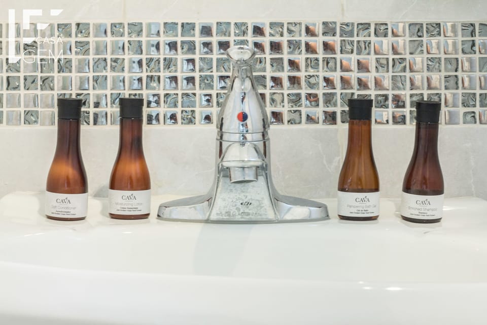 Luxury Room, 1 King Bed, Private Bathroom, Pool View | Bathroom amenities | Shower, free toiletries, hair dryer, towels