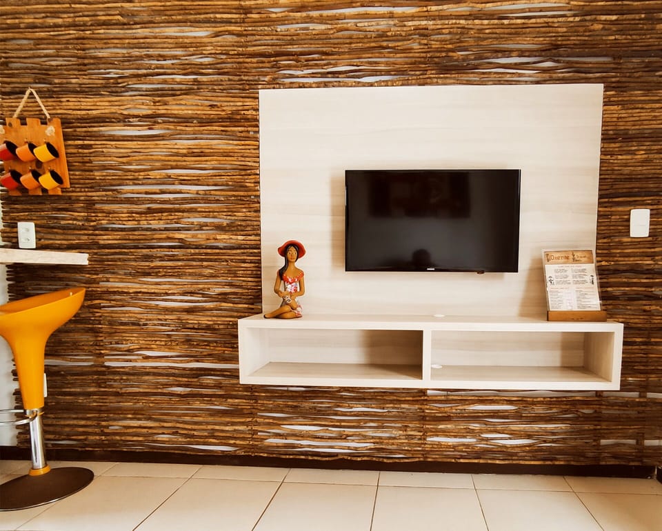 Family Apartment, 2 Bedrooms (Oxente) | Living area | 32-inch Smart TV with cable channels