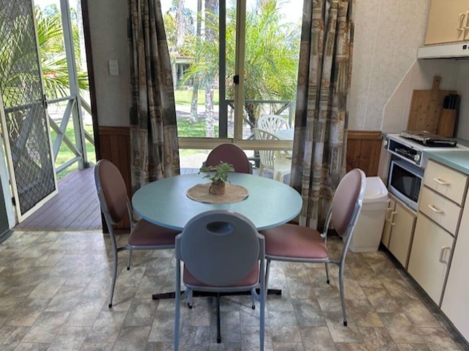 Economy 1 Bedroom Cabin - Pet Friendly | In-room dining