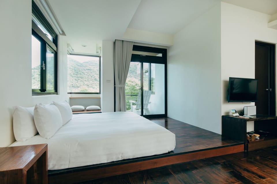 Standard Quadruple Room | Desk, blackout drapes, free WiFi, bed sheets