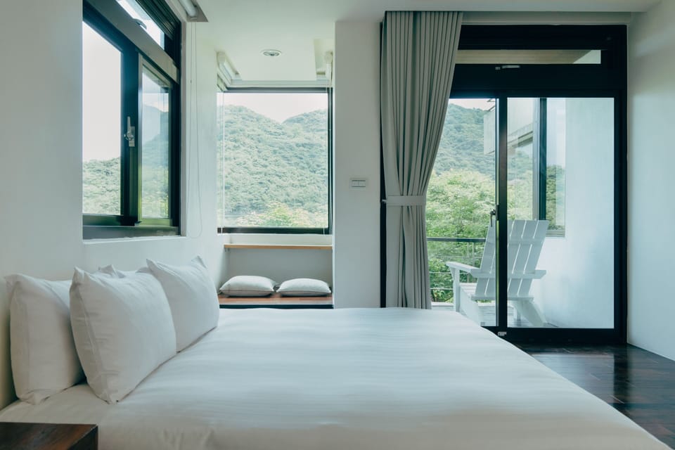 Standard Quadruple Room | Desk, blackout drapes, free WiFi, bed sheets