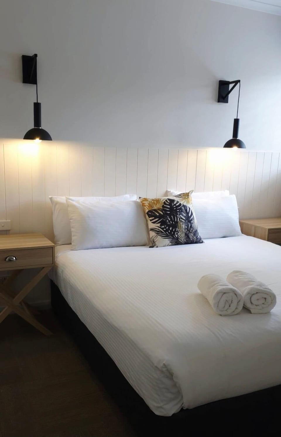 Premium Apartment, 1 King Bed with Sofa bed, Non Smoking | Premium bedding, laptop workspace, iron/ironing board, WiFi (free)
