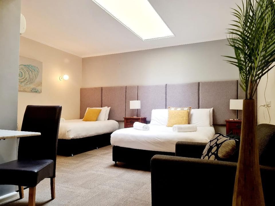 Family Twin Room | Premium bedding, laptop workspace, iron/ironing board, WiFi (free)