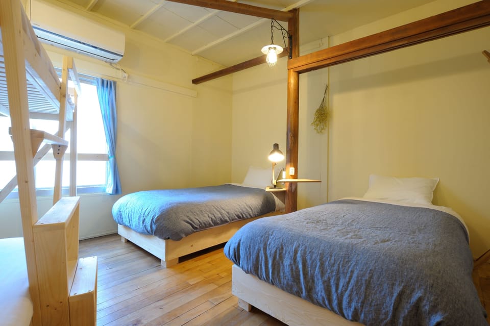 Basic Quadruple Room | WiFi (free), bed sheets