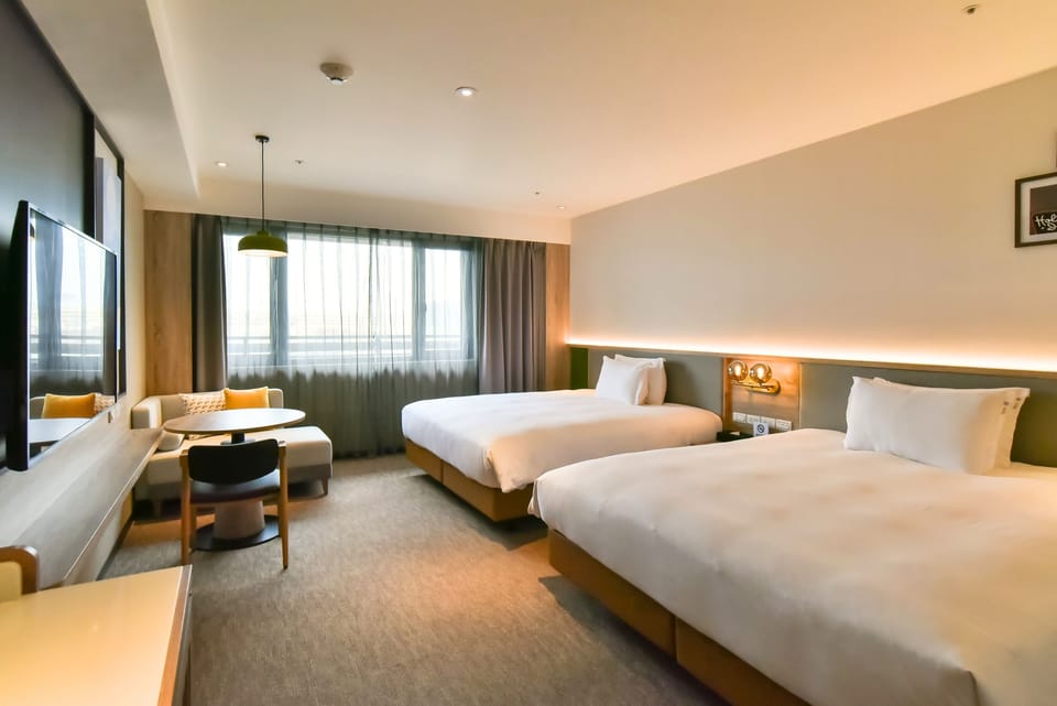 Premium bedding, down comforters, free minibar, in-room safe
